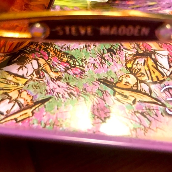 Steve Madden Sunglasses - Picture 3 of 4